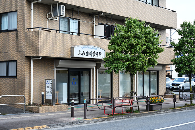 医院外観と入口